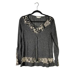 A’Reve Casual Boho Preppy Floral Accent Knit V Cut Long Sleeve Blouse Medium